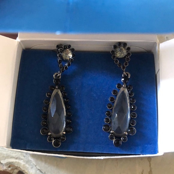 Avon 2007 “Black Diamond Color Drop Earrings” In Original Box Clear Stones - Picture 6 of 6